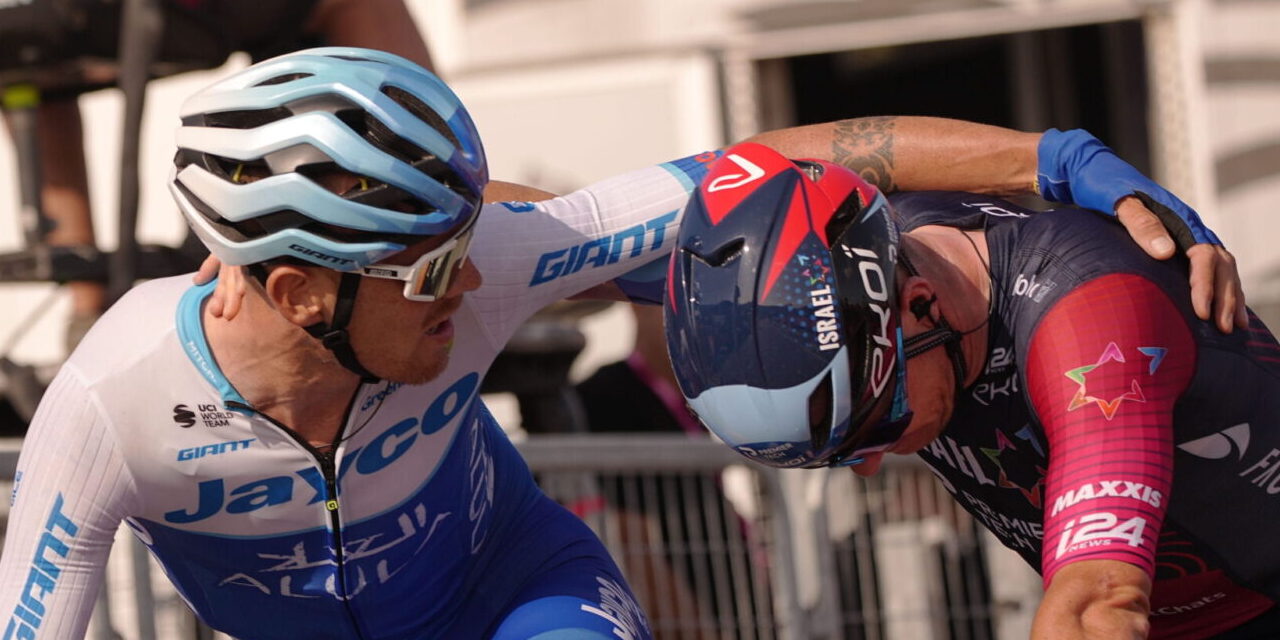 Alessandro De Marchi Simon Clarke copyright Giro d'Italia https://www.giroditalia.it/