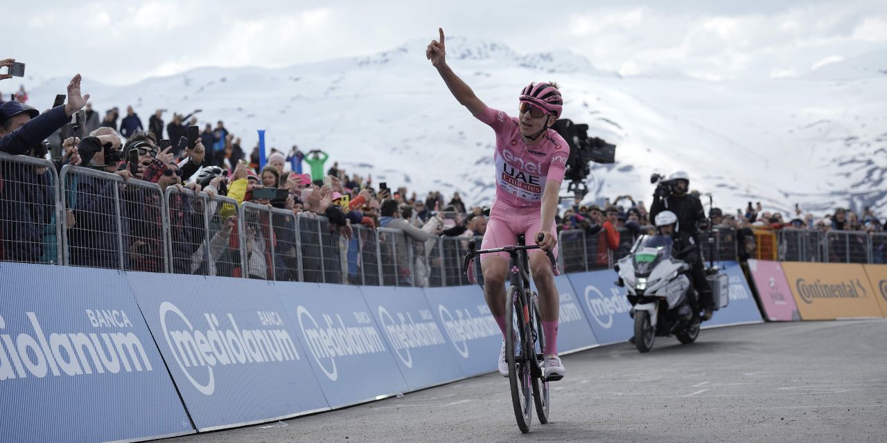 Tadej Pogačar ha vinto la Tappa 15 del Giro d'Italia 2024 Giro d