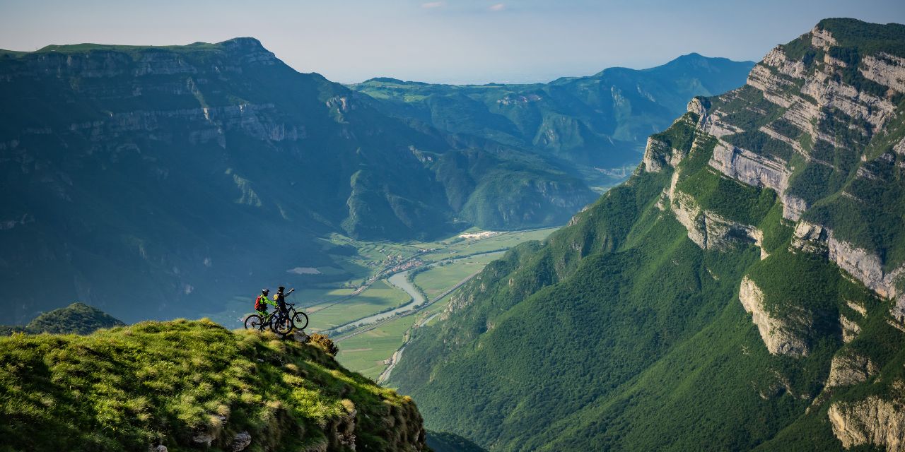 ✨Giro d'Italia 2025 - Exclusive✨ - photo by AP, AFP, DPA, Reuters, Kyodo, Yonhap Copyright © Giro d'Italia · 2025 · cycle