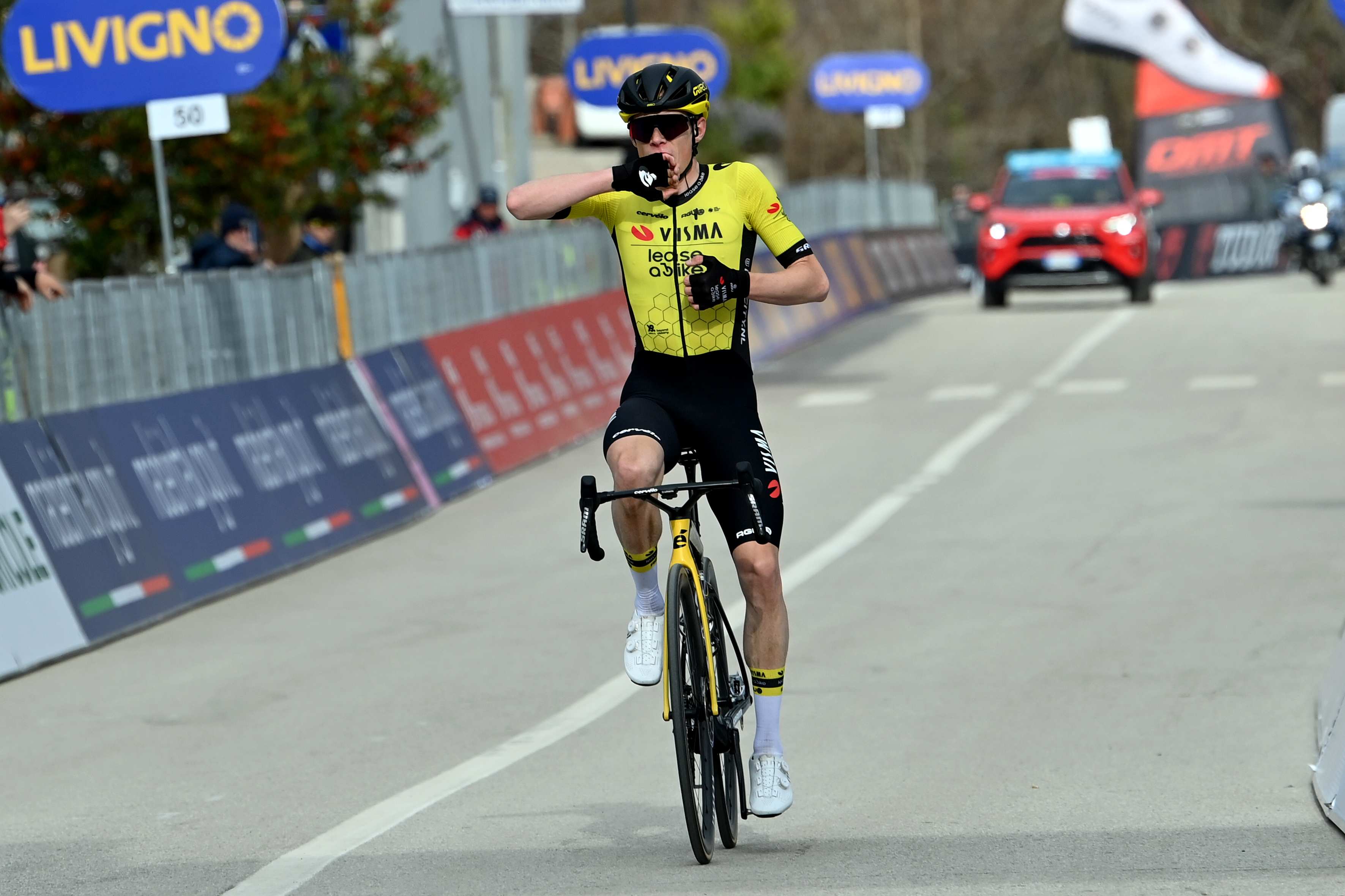 Jonas Vingegaard Dominates Giro The Quest for the Maglia Azzurra